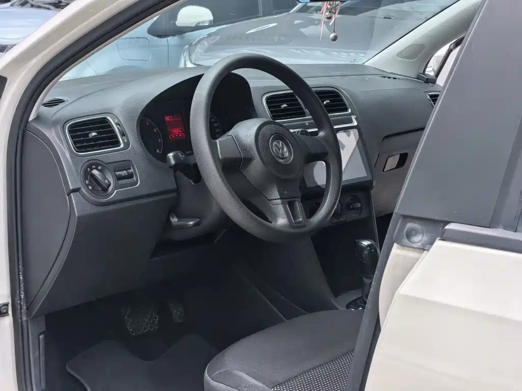 Volkswagen Polo — миниатюра 9