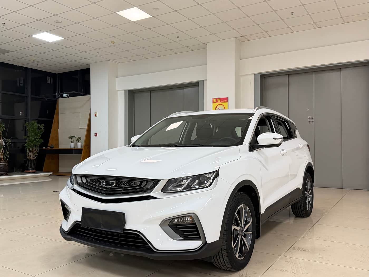 Geely Binyue 1.4 л 2021 г. Белый, пробег 40000 км