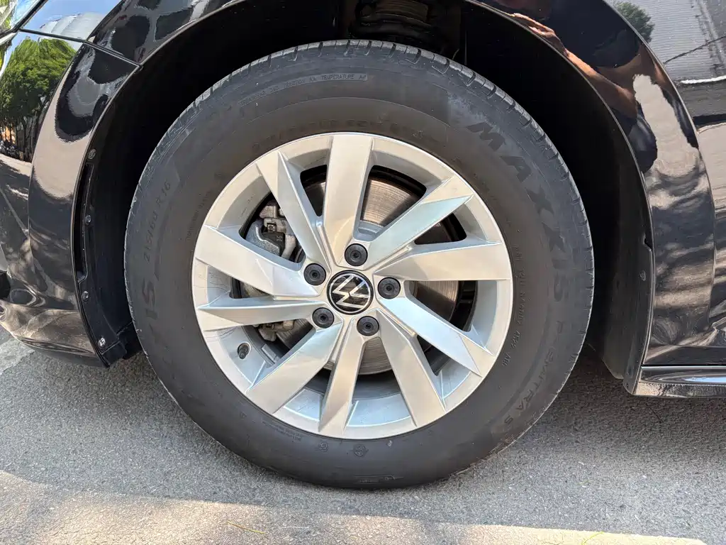 Volkswagen Passat - фото 11