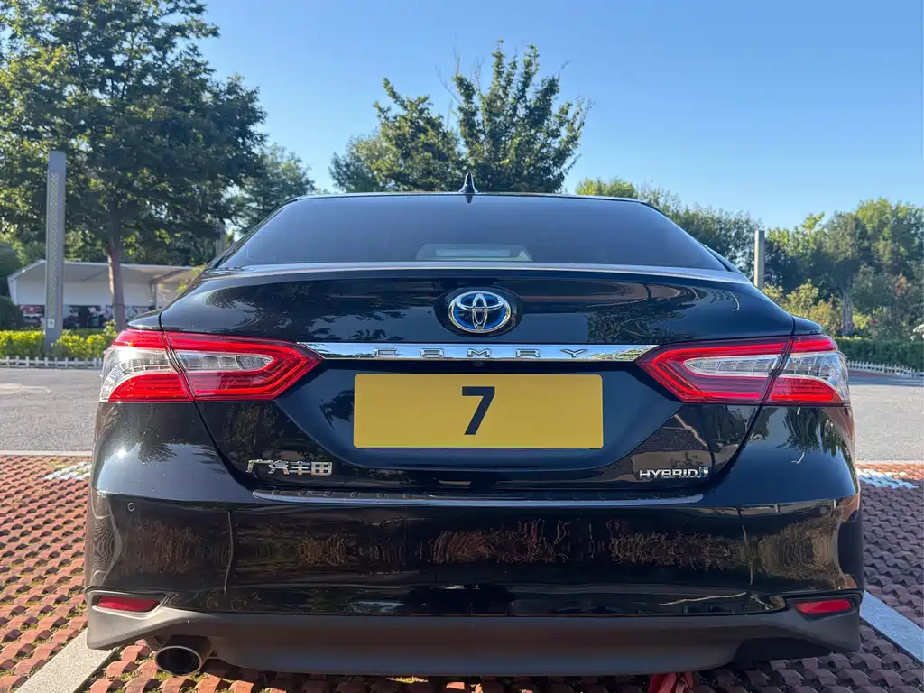 Toyota Camry — миниатюра 5