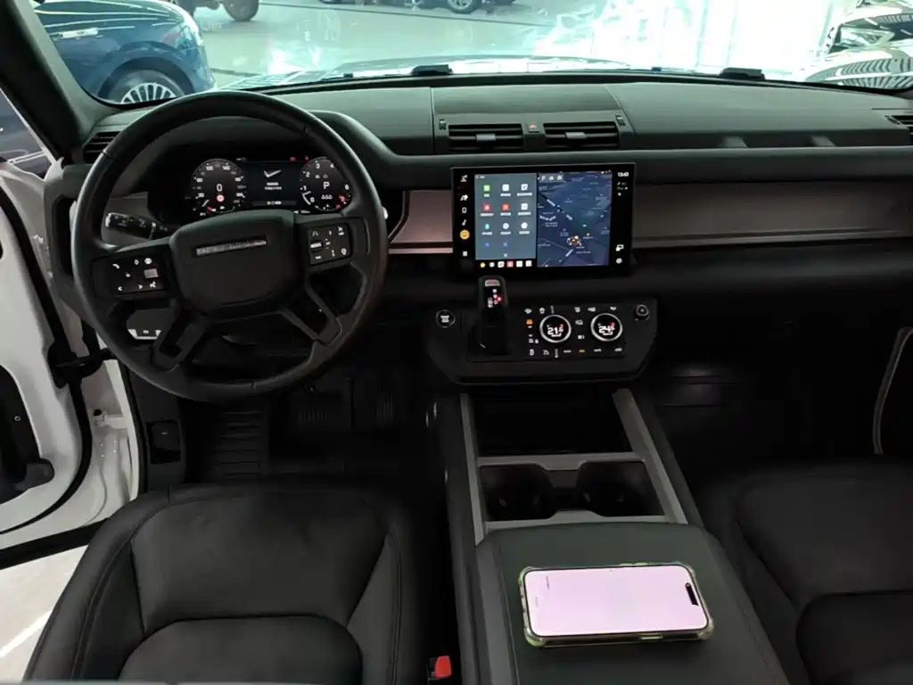 Land Rover Defender — миниатюра 10