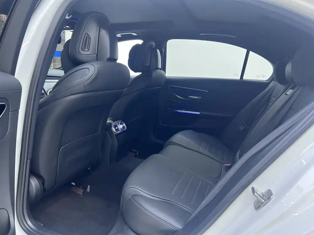 Mercedes-Benz C-Class — миниатюра 6