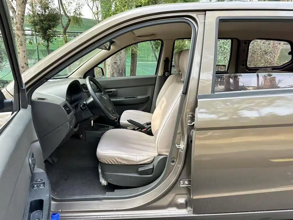 Wuling Hongguang — миниатюра 9