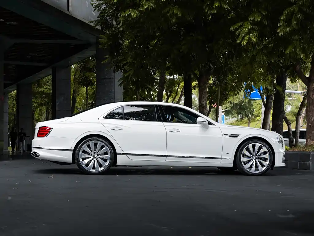 Bentley Flying Spur — миниатюра 3