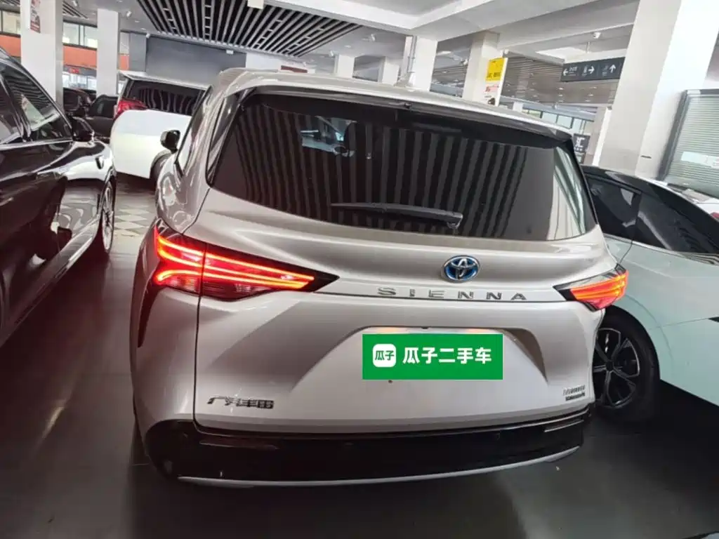 Toyota Sienna — миниатюра 6