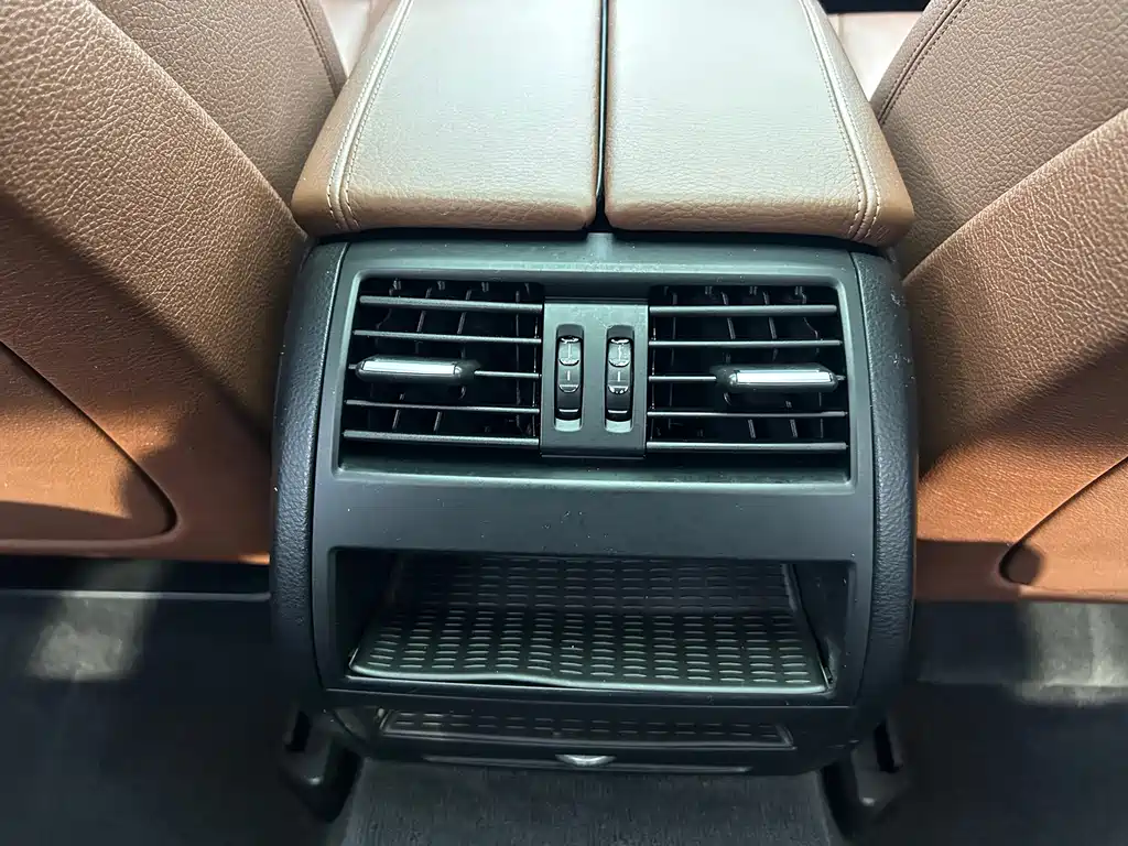 BMW 5 Series — миниатюра 14