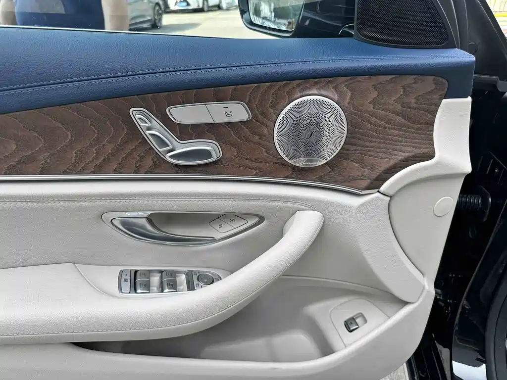 Mercedes-Benz E-Class — миниатюра 18