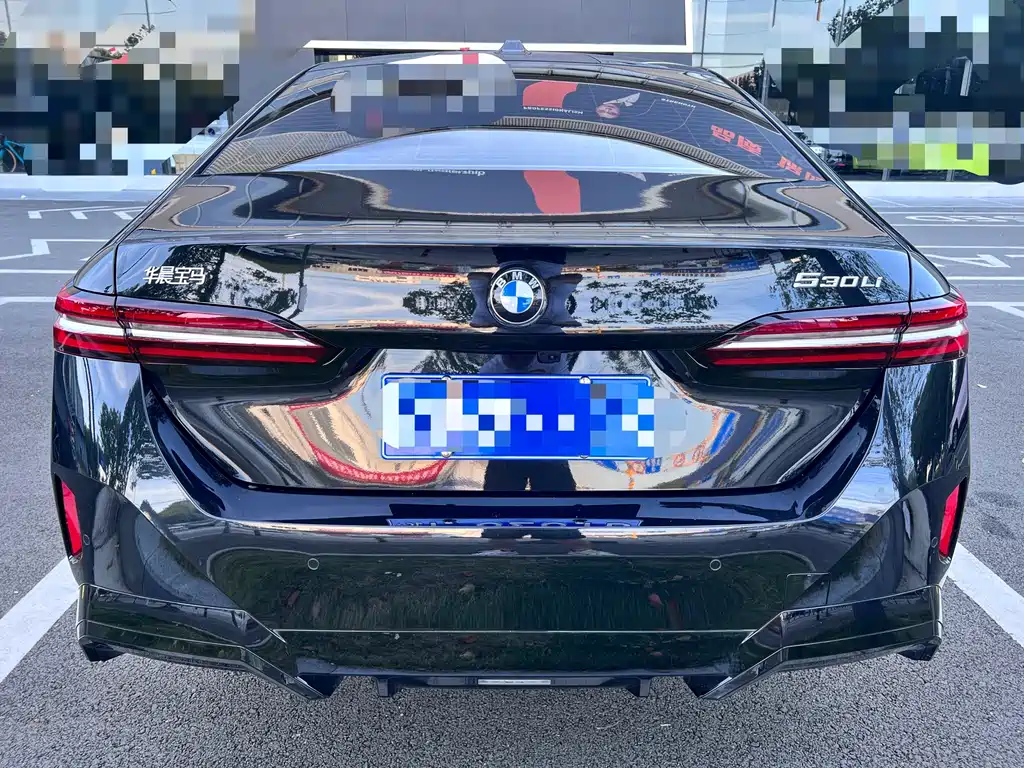 BMW 5 Series — миниатюра 18