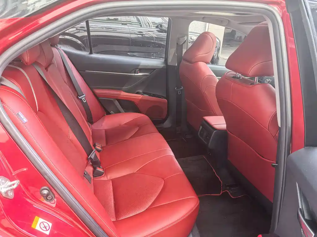 Toyota Camry — миниатюра 12