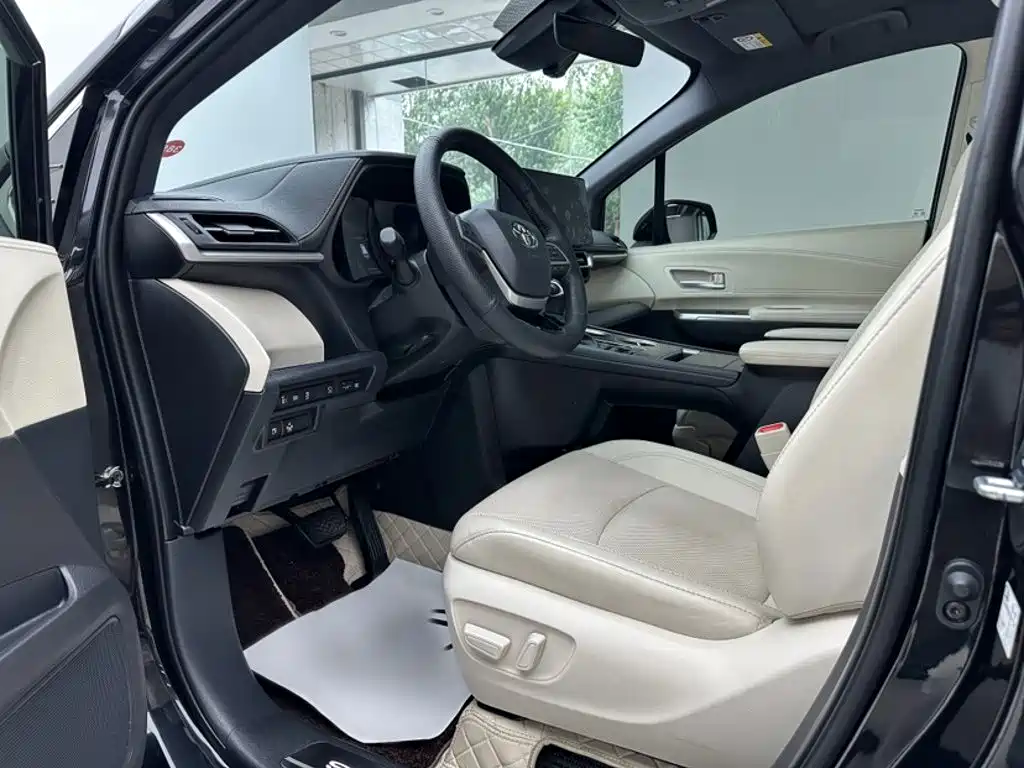 Toyota Sienna — миниатюра 17