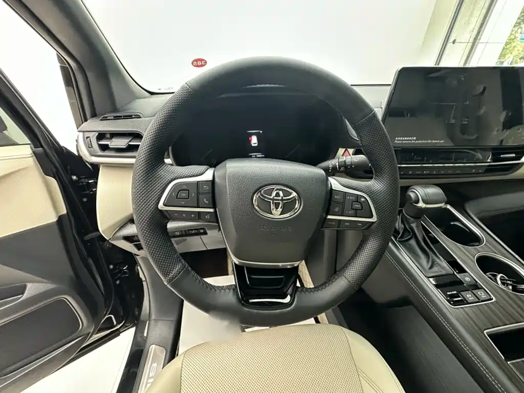 Toyota Sienna — миниатюра 14