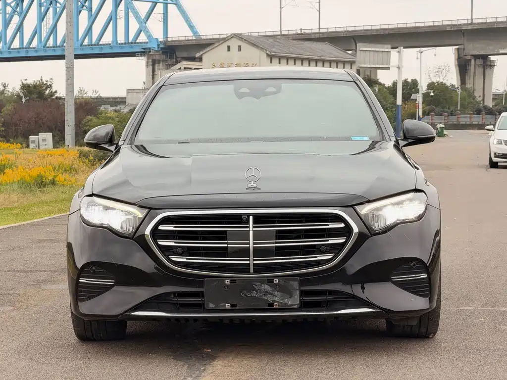 Mercedes-Benz E-Class — миниатюра 2