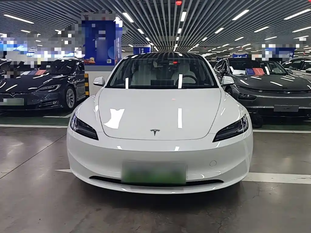 Tesla Model 3 — миниатюра 3