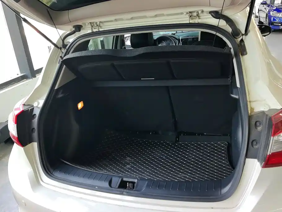 Nissan Tiida — миниатюра 4