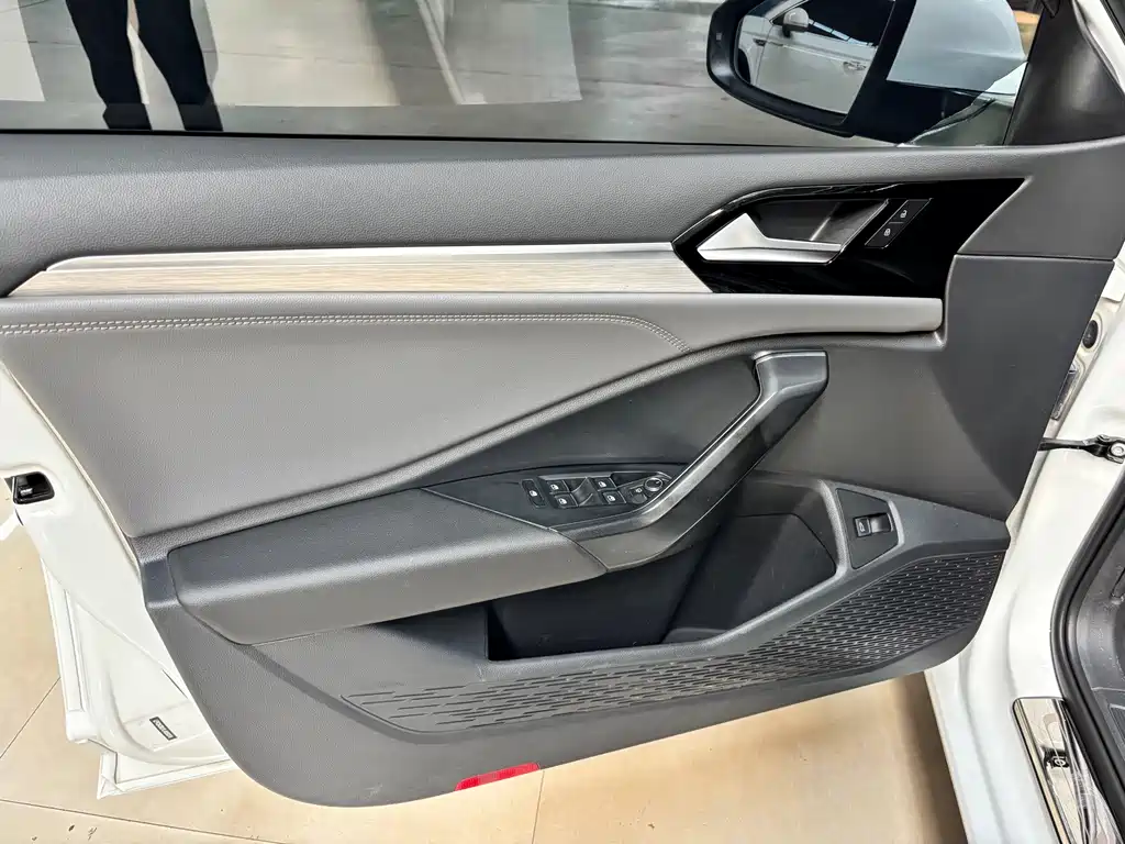 Volkswagen Sagitar — миниатюра 6