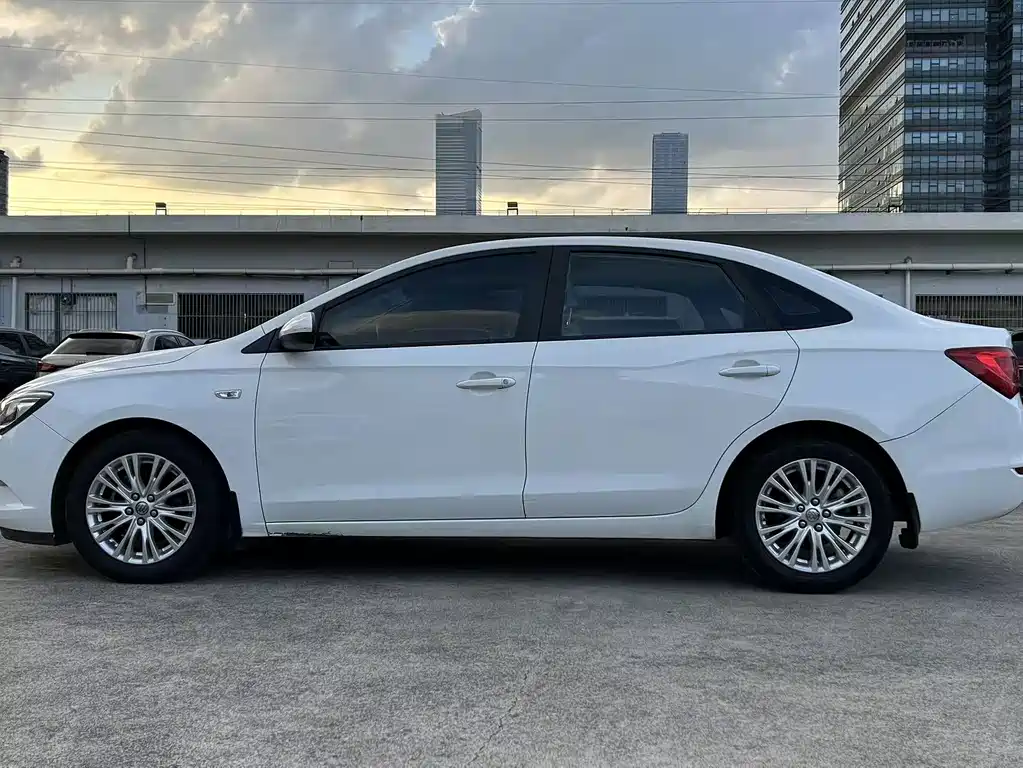 Buick Excelle — миниатюра 10