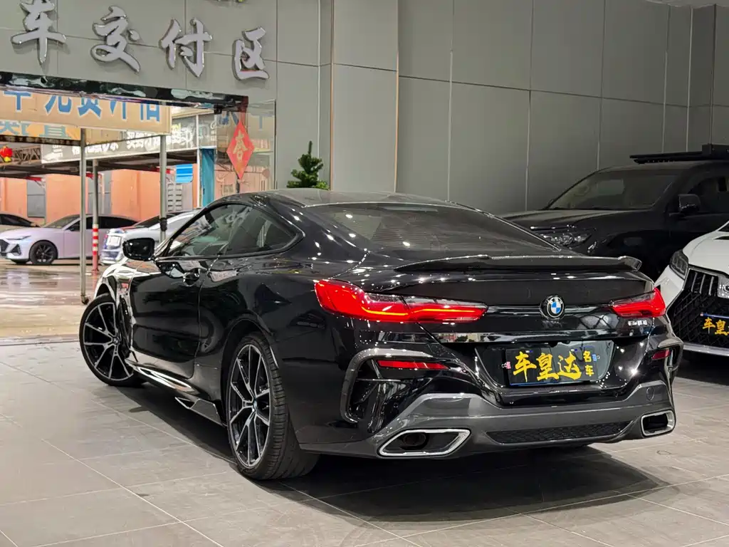 BMW 8 SERIES