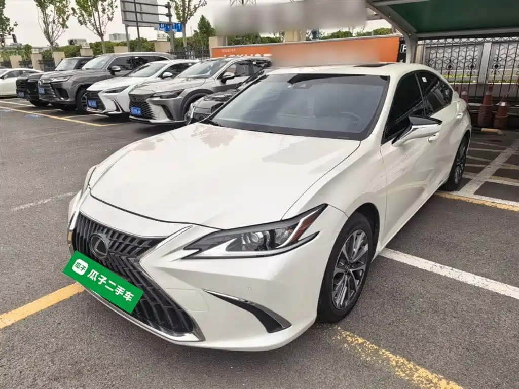 Lexus ES 2024