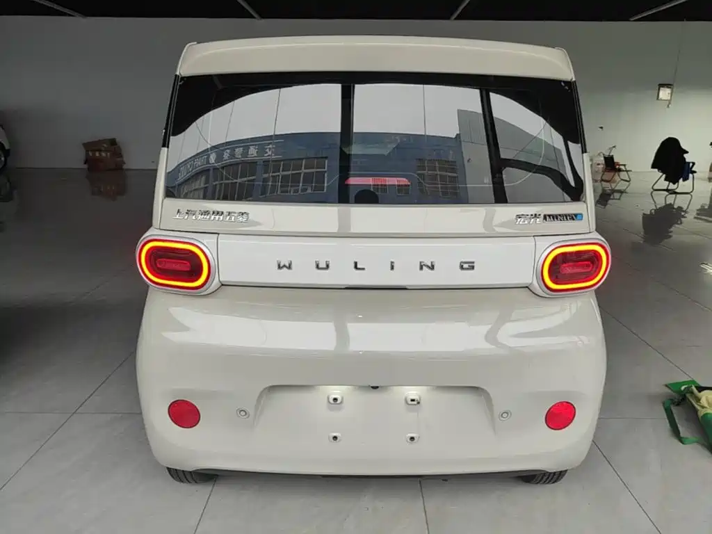Wuling MINIEV — миниатюра 6