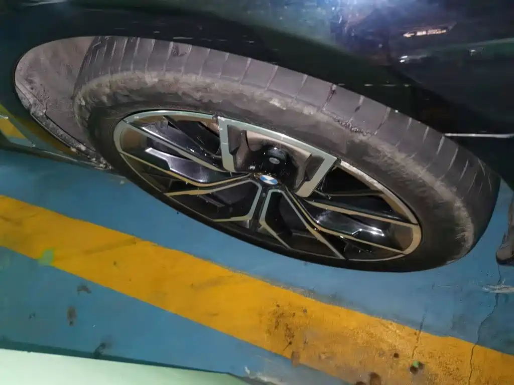 BMW 5 Series — миниатюра 10
