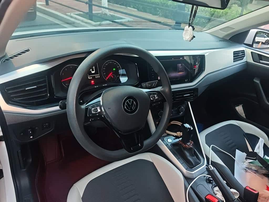Volkswagen Polo 1.5 л 2022 г. Белый, пробег 42400 км