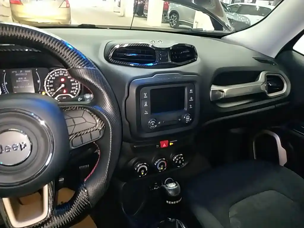 Jeep Renegade — миниатюра 13