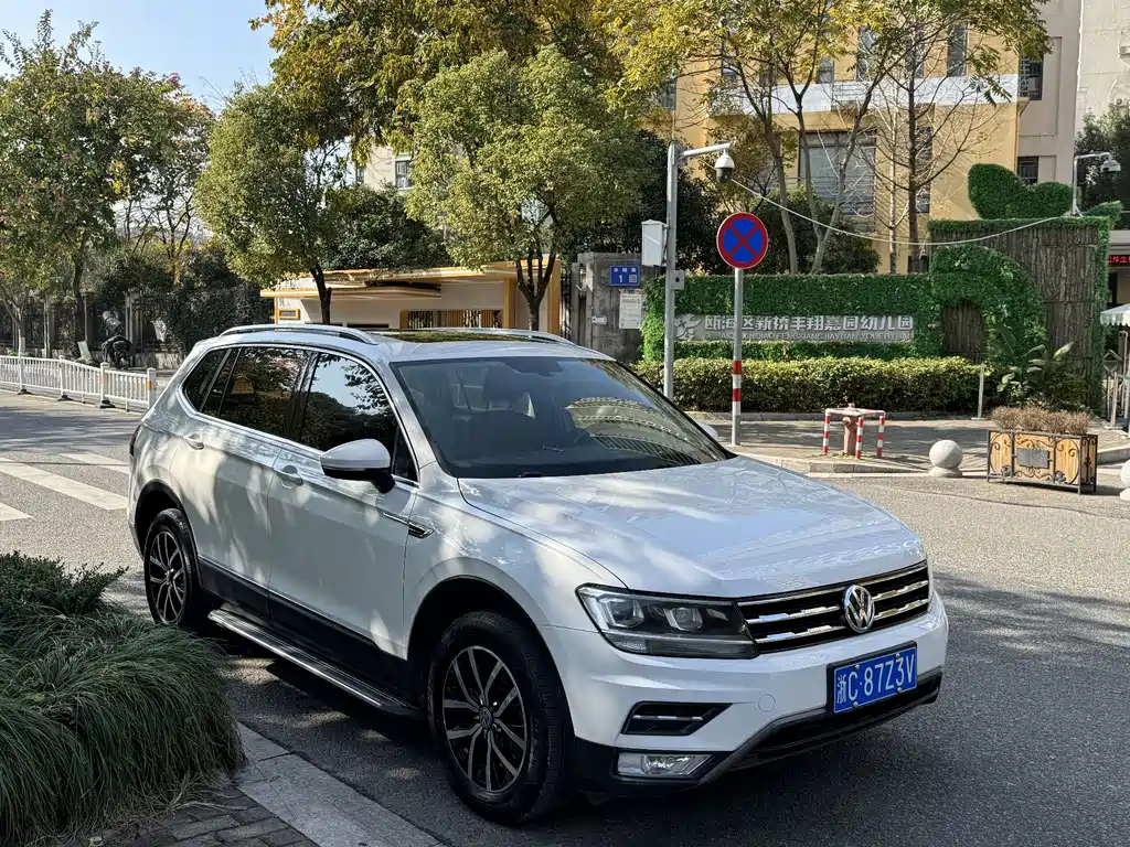VOLKSWAGEN TIGUAN L