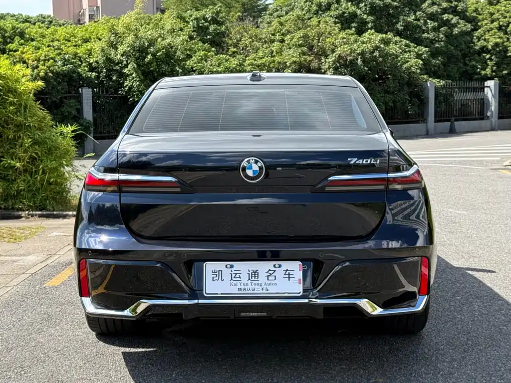 BMW 7 Series — миниатюра 13