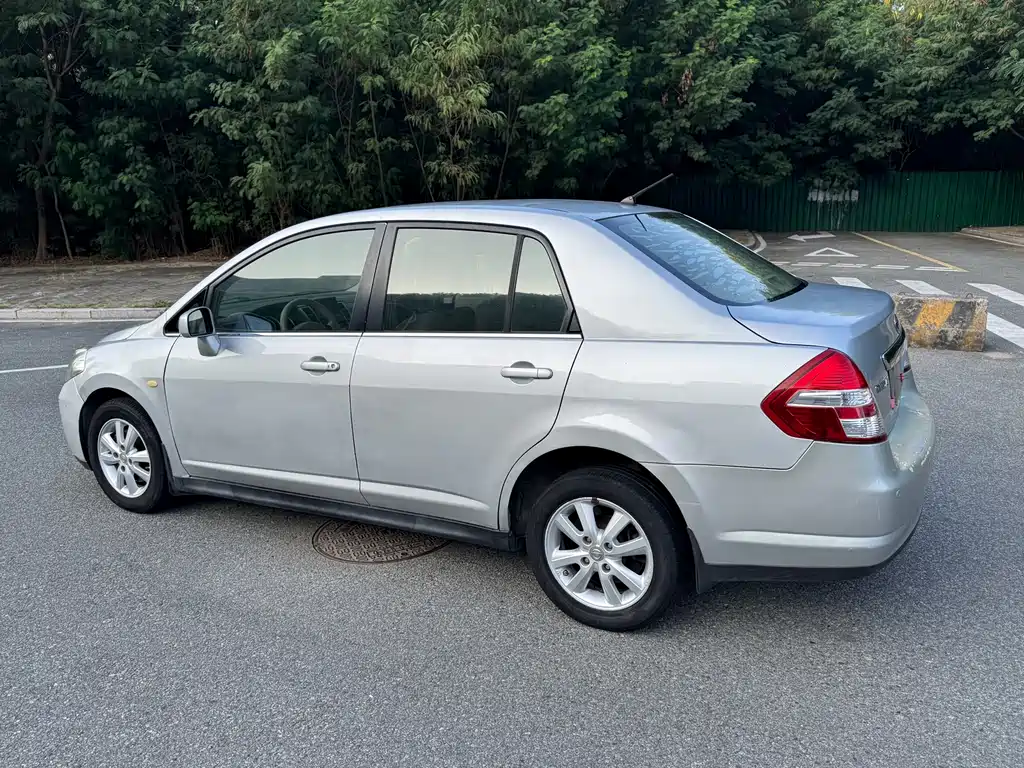 Nissan Tiida — миниатюра 7