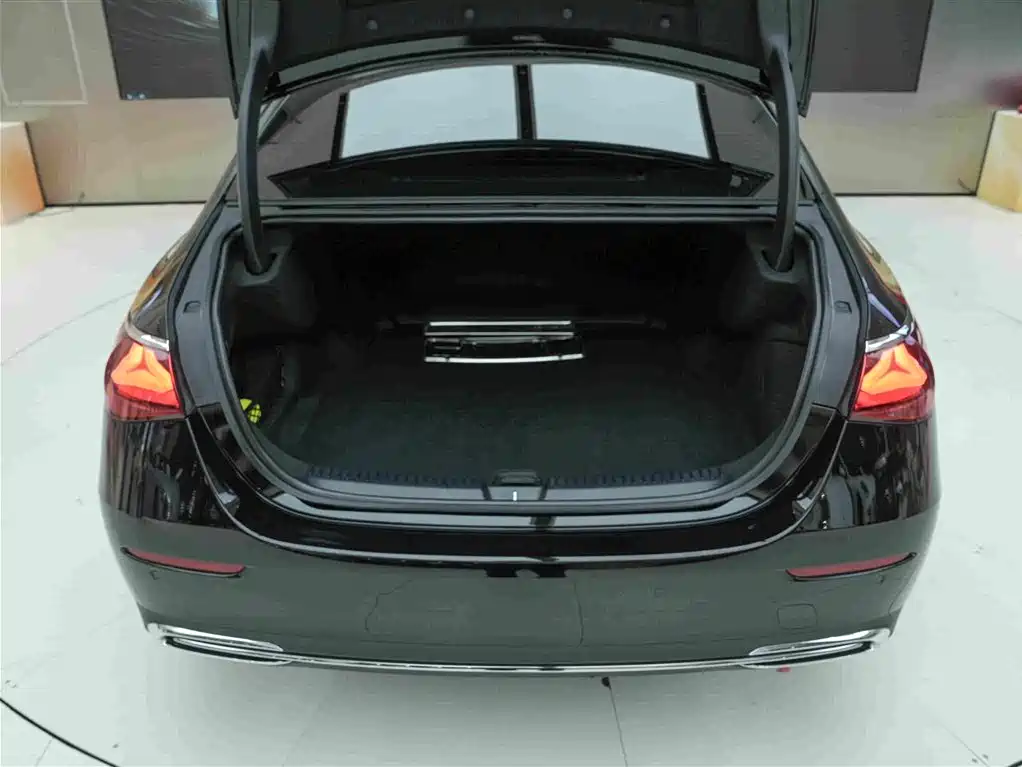 Mercedes-Benz E-Class — миниатюра 22