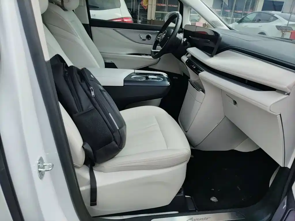 Buick GL8 Hybrid — миниатюра 25