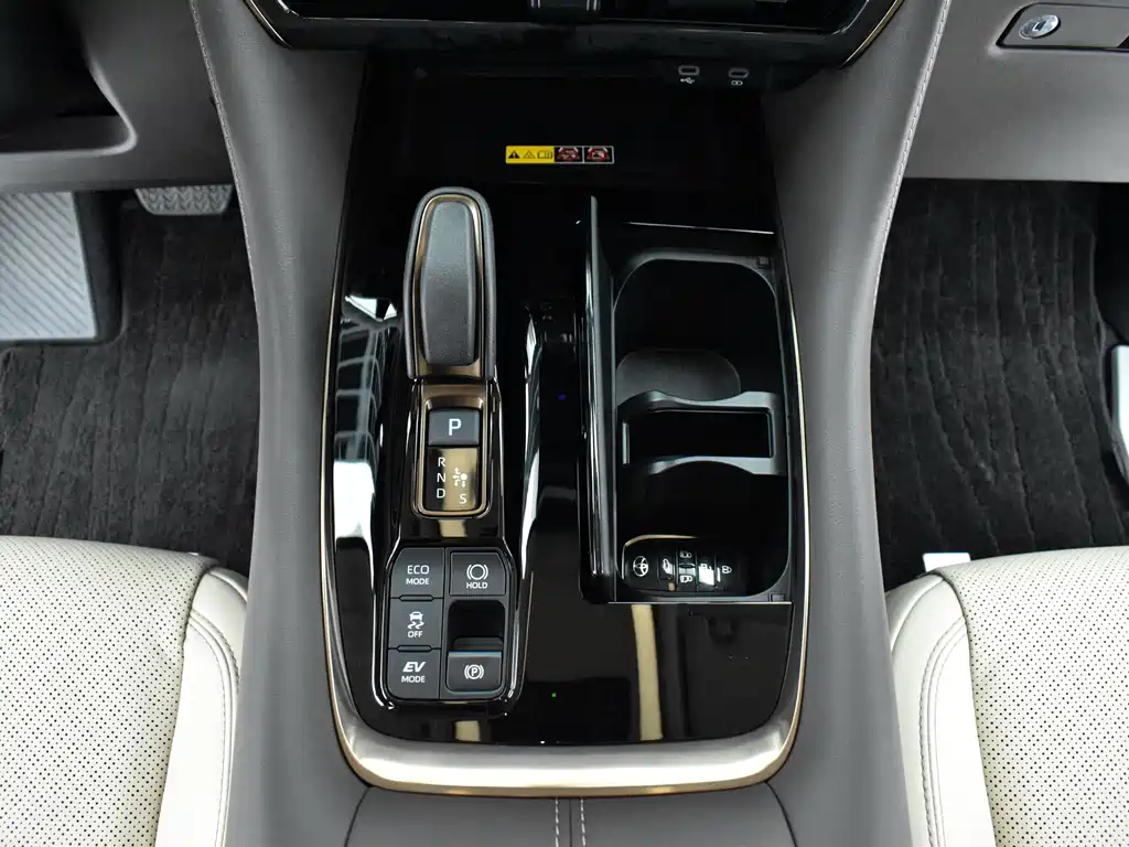 Toyota Alphard — миниатюра 10