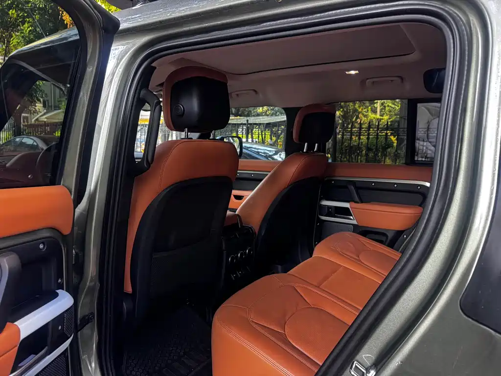 Land Rover Defender — миниатюра 7