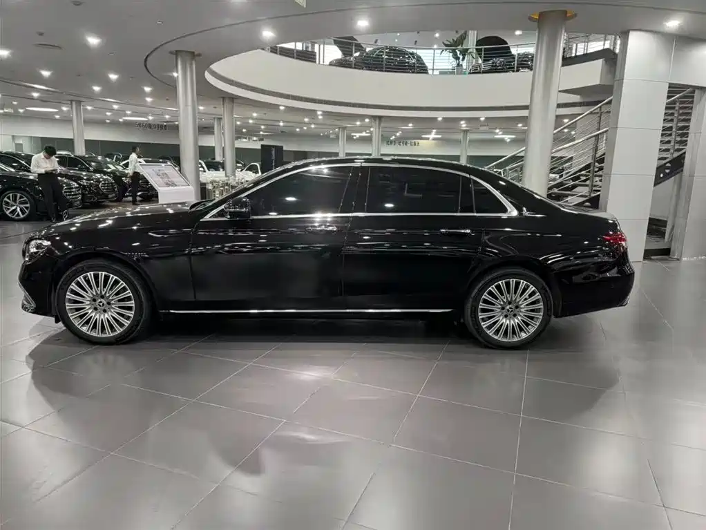 Mercedes-Benz E-Class — миниатюра 2