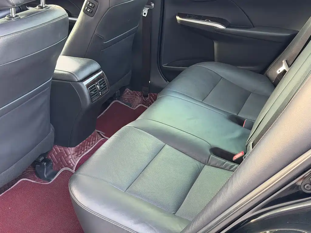 Toyota Camry — миниатюра 11