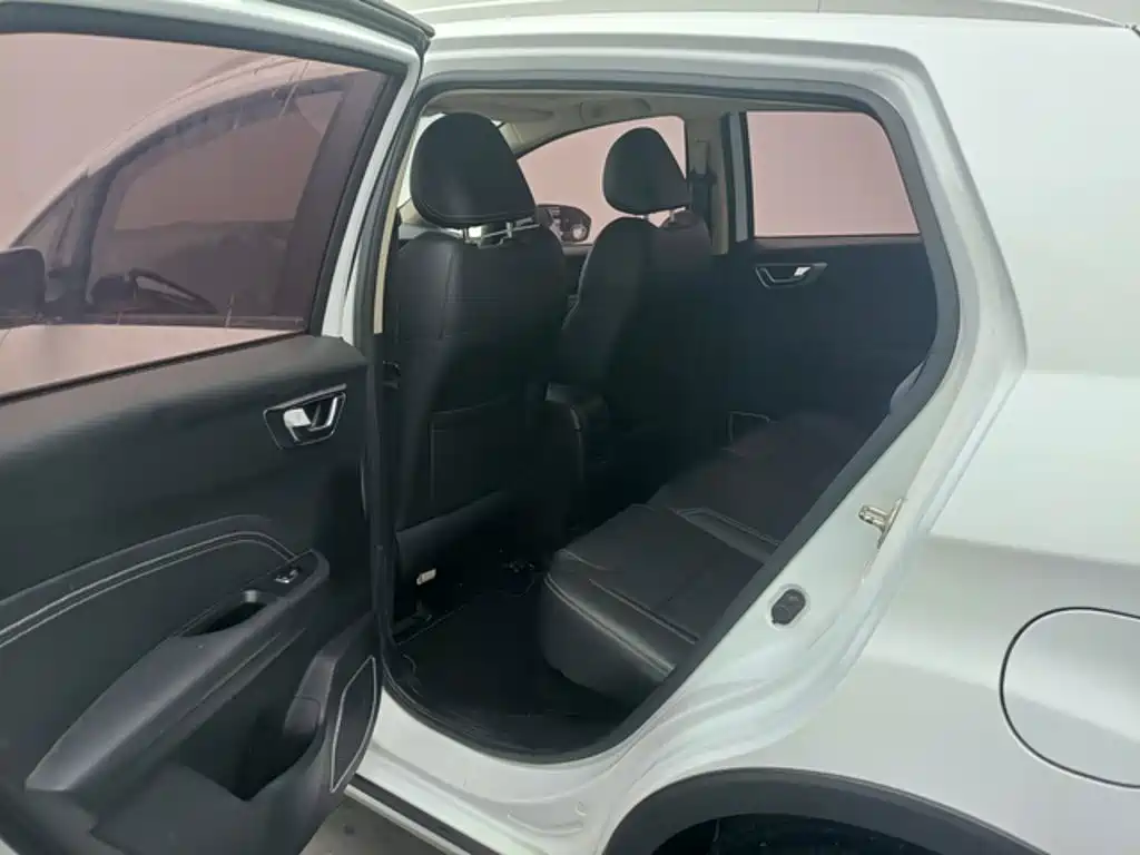 Geely Vision X3 — миниатюра 12