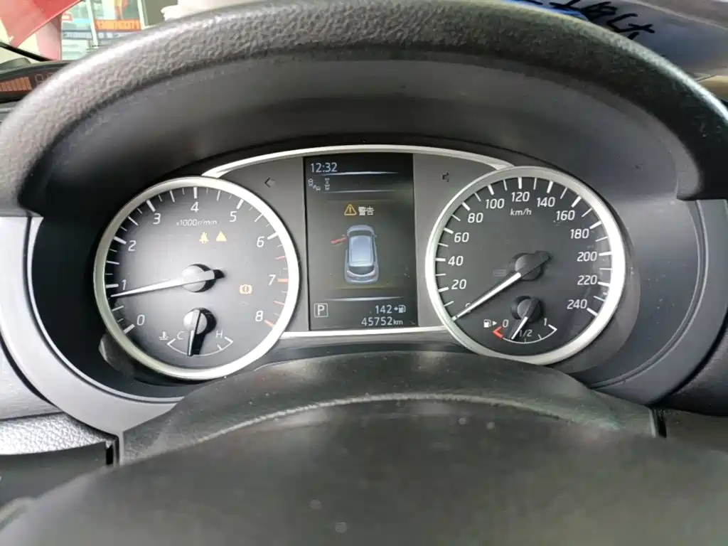 Nissan Tiida — миниатюра 12