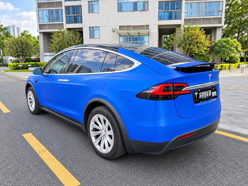 Tesla Model X — миниатюра 7