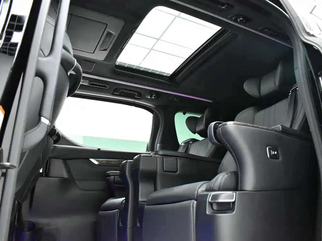 Toyota Alphard — миниатюра 22