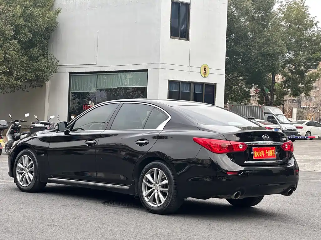 INFINITI Q50L