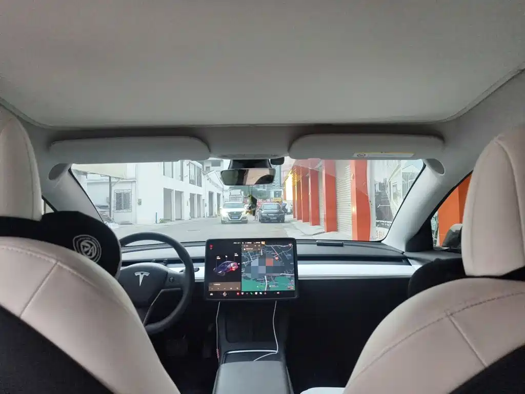 Tesla Model 3 — миниатюра 9