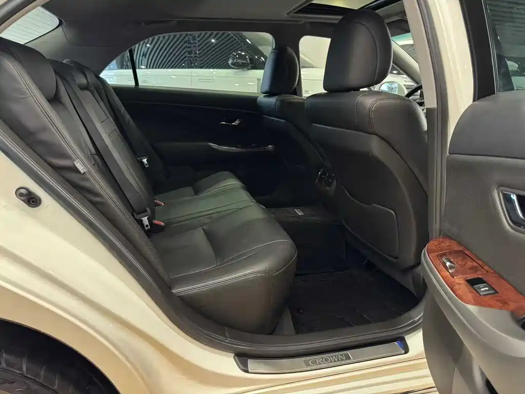Toyota Crown 2012 2.5L Royal