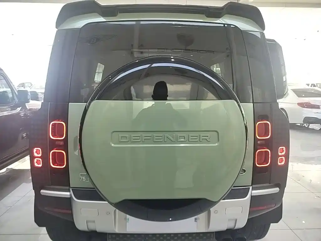 Land Rover Defender — миниатюра 6