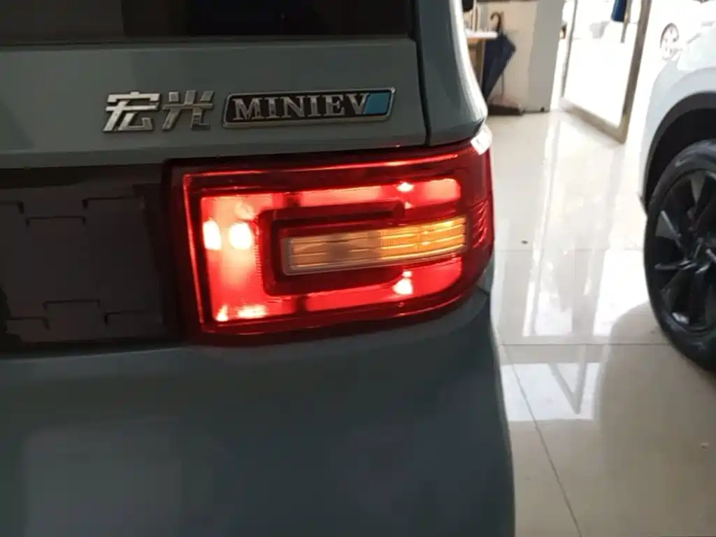 Wuling MINIEV — миниатюра 8