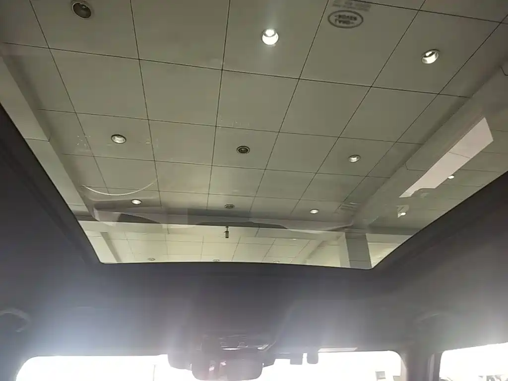 Land Rover Defender — миниатюра 18