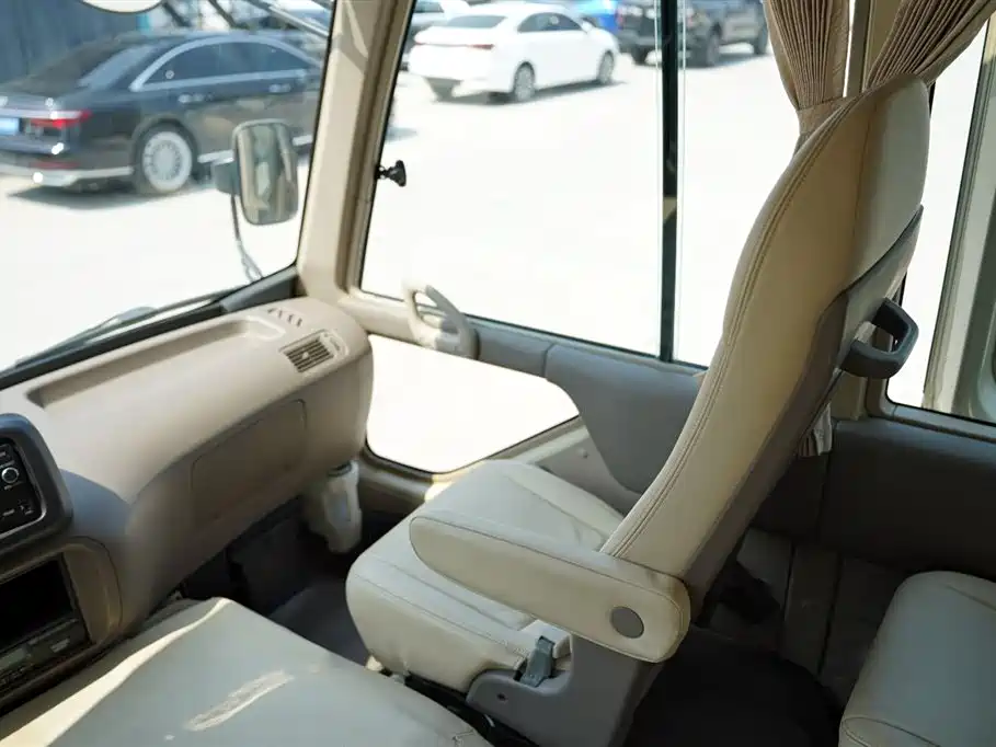 Toyota Coaster — миниатюра 19