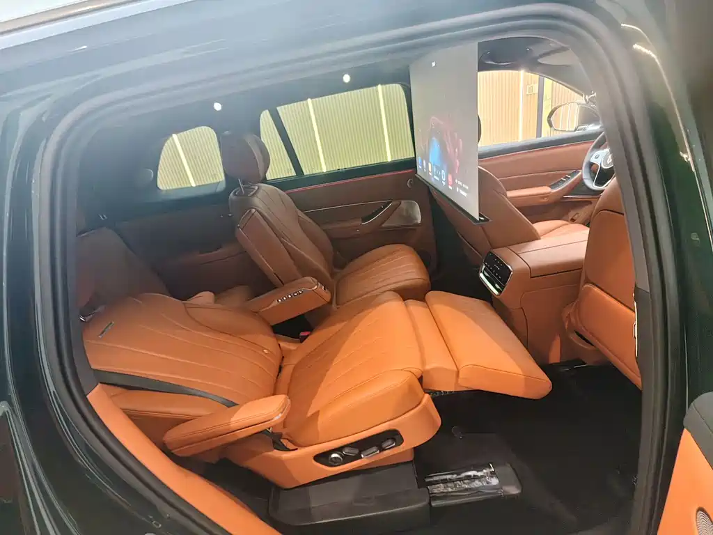 AITO ASK THE WORLD M8