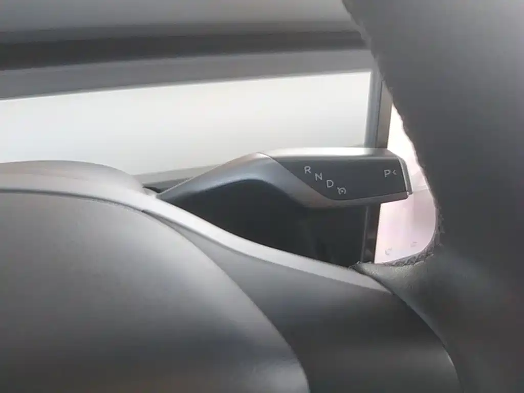 Tesla Model Y — миниатюра 14