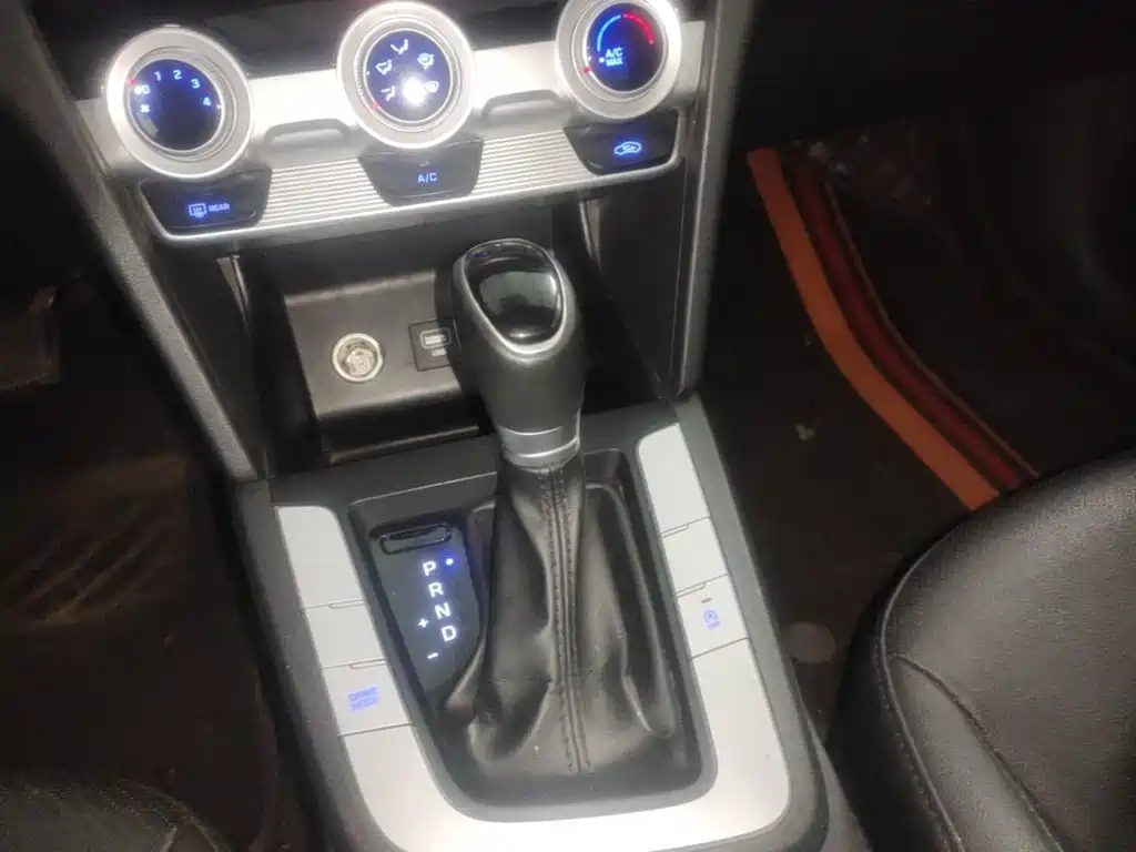 Hyundai Elantra — миниатюра 14