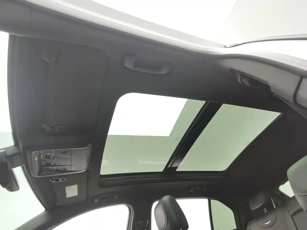 Cadillac XT4 — миниатюра 14